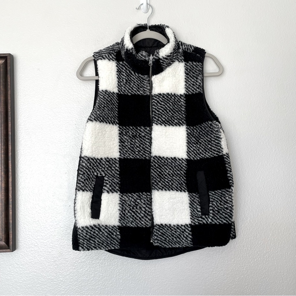 NWOT Thread & Supply Reversible Black/White Plaid Sherpa Fuzzy Vest Size Small
